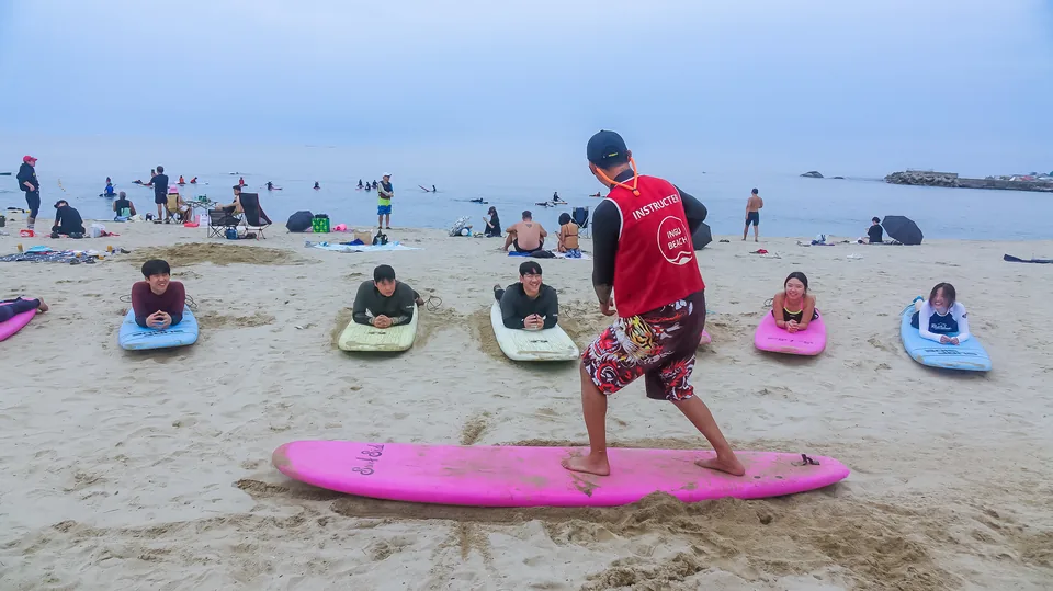 인구해변 모래사장 서핑 강습 장면 6