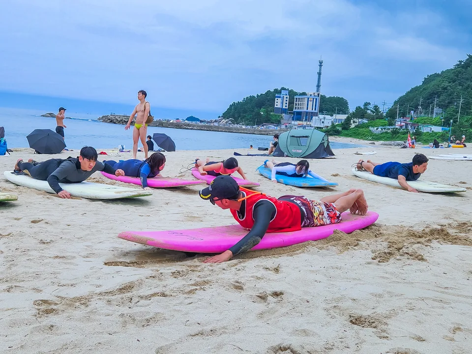인구해변 모래사장 서핑 강습 장면 13