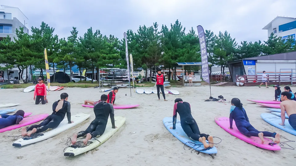 인구해변 모래사장 서핑 강습 장면 17